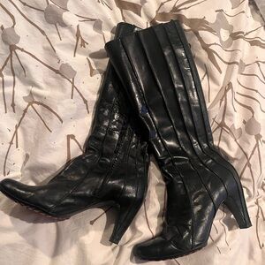 Tsubo Black Heeled Leather Boots